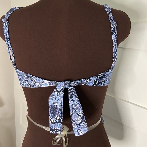 Bar III Slithering Bathing Suit Color Peri Allure Medium - Picture 4 of 14